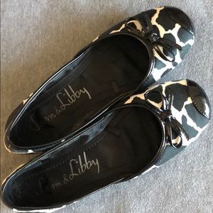 Adorable Sam and Libby animal print flats!